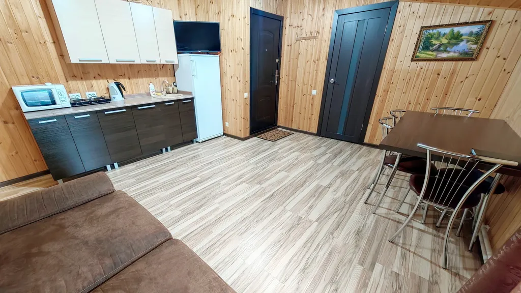 Бежевые апартаменты люкс с 2 спальнями, кондиционером, кухней-гостиной