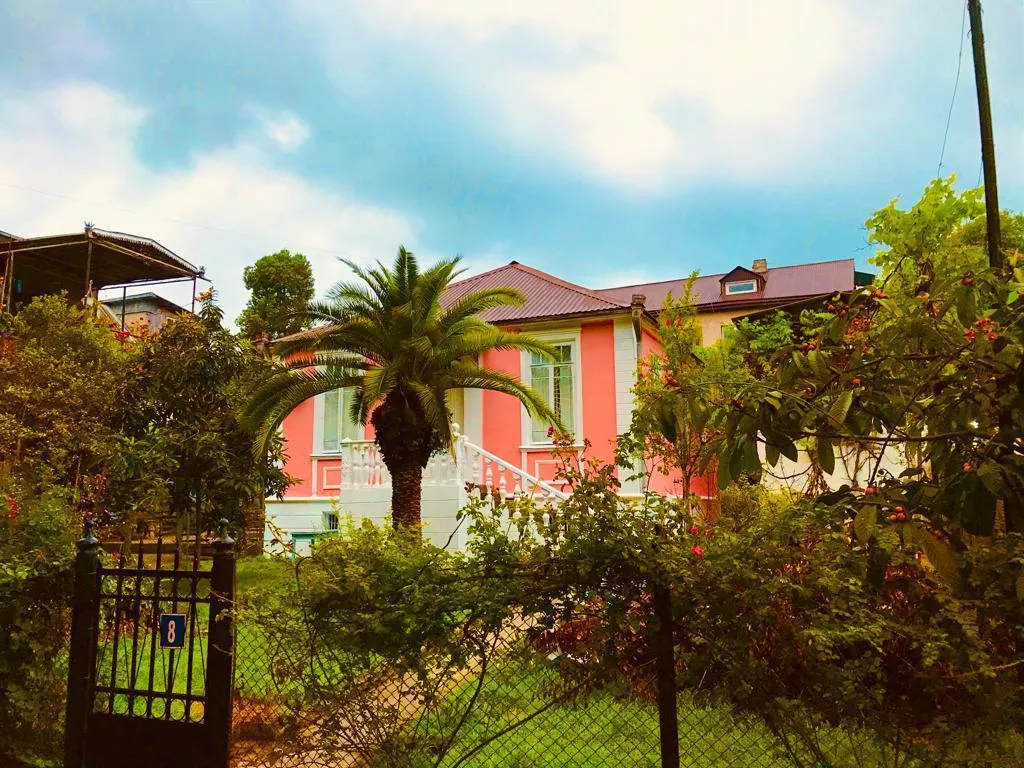 Коттедж Дом в тихом и спокойном районе — Сухум