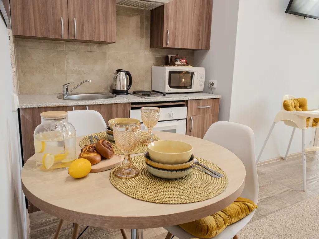 Светлая квартира у ТЦ Аквамолл