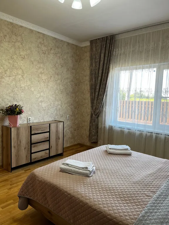 Уютный дом с теплым бассейном у термальных источников и аквапарка