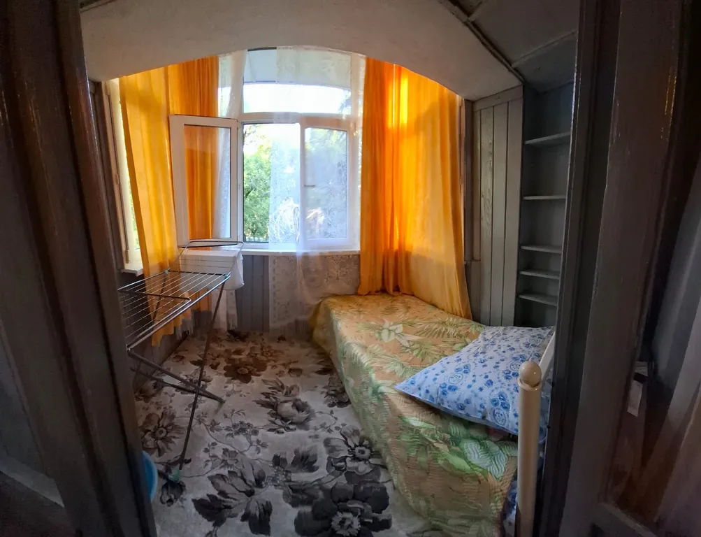 Трехкомнатная квартира в центре поселка