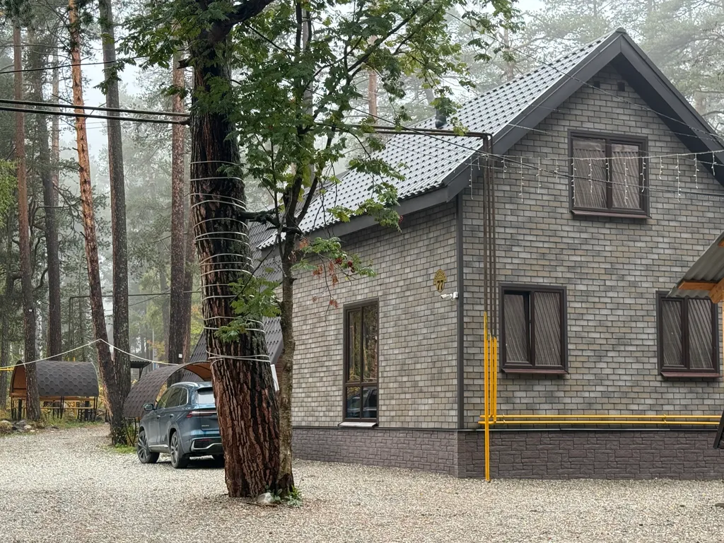 Malkar house с видом на гору Чегет