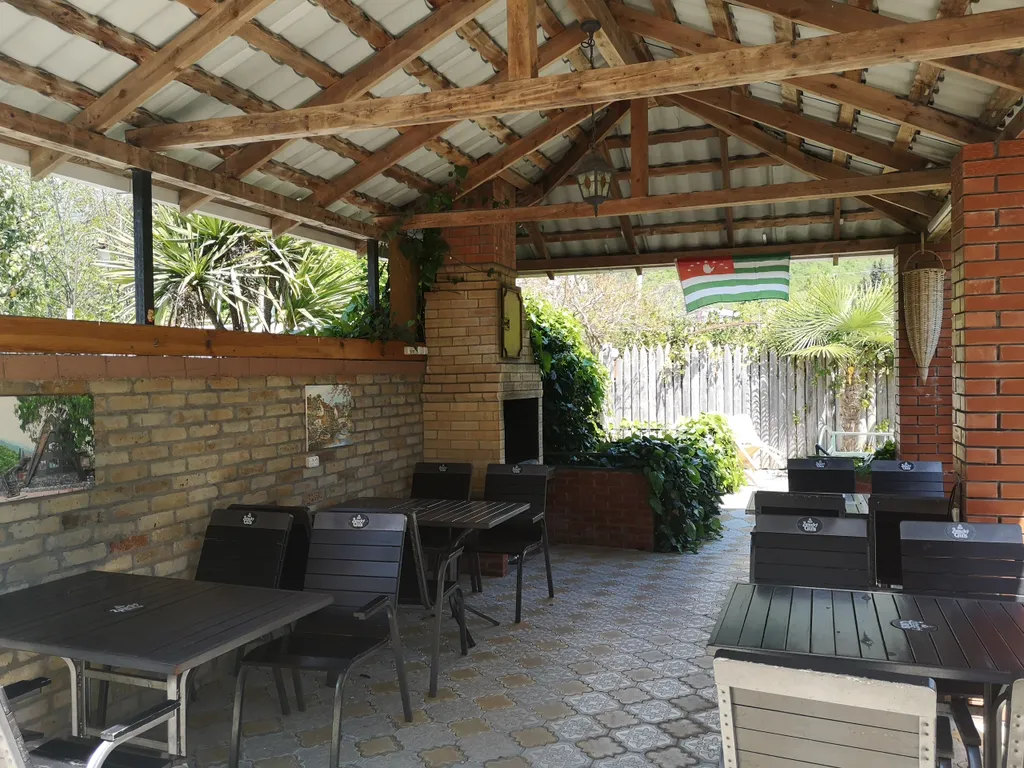 Двухкомнатные апартаменты с кухней, балконом и видом на горы