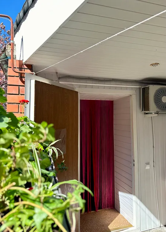 Коттедж Домик с парковкой — Анапа