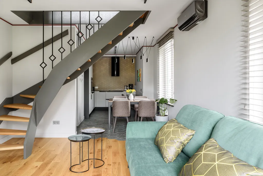 Новый дизайнерский 2-х уровневый апартамент в тихом центре