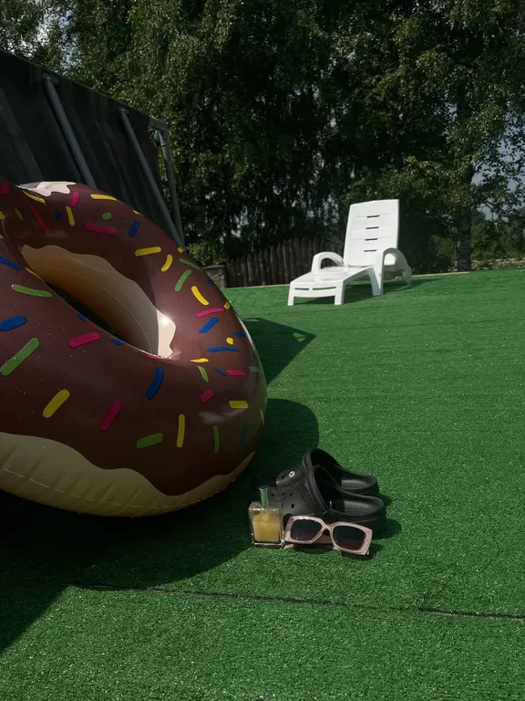 Домик на базе отдыха с бассейном