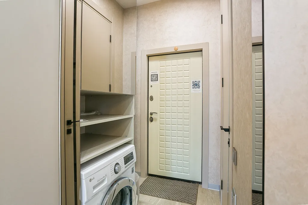 Дизайнерская студия с террасой с видом на море и свой пляж