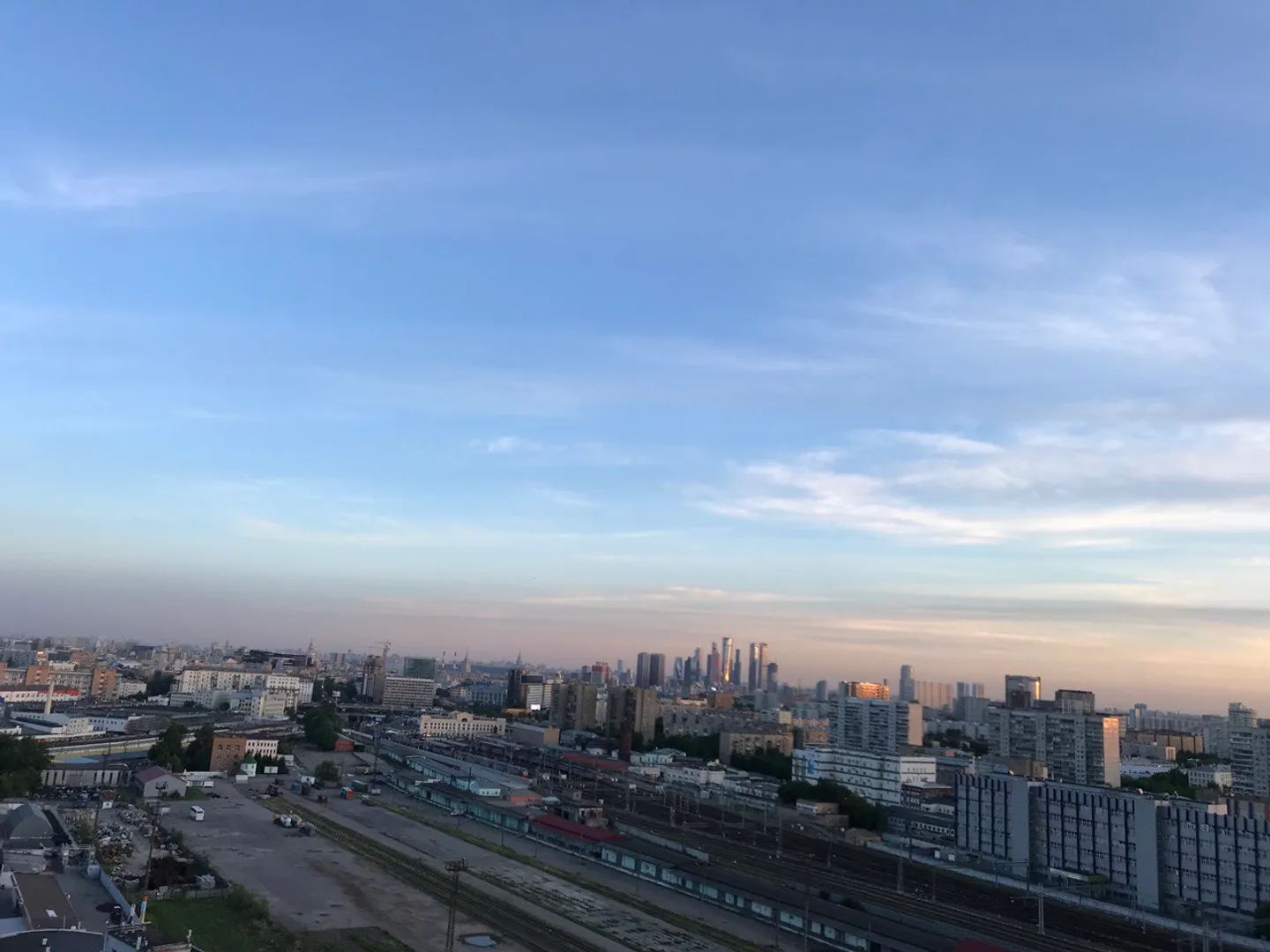 Вид из окна на город и Москва Сити