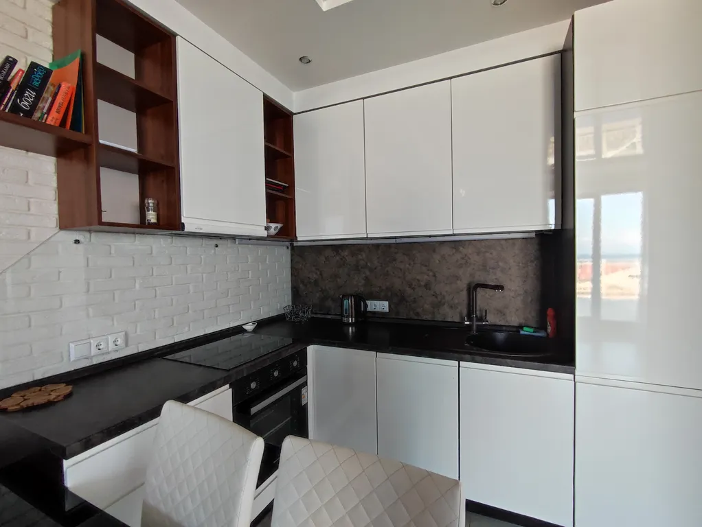 Апартамент с качественным ремонтом и видом на море