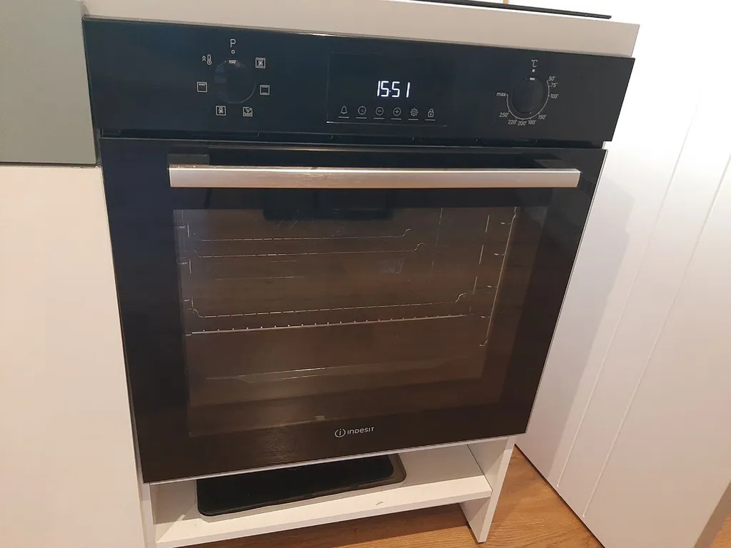 Дом в  соснах.