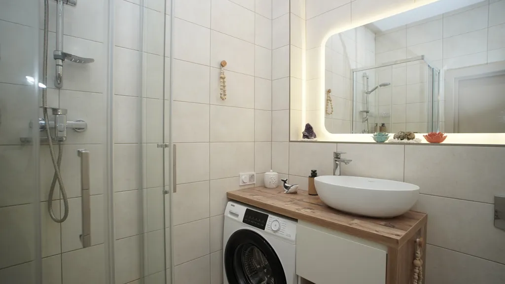 Дизайнерский апартамент со спальней и балконом