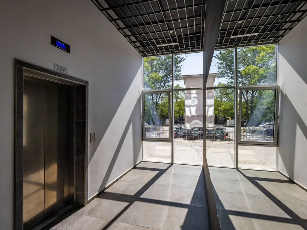 Добродей/Apart