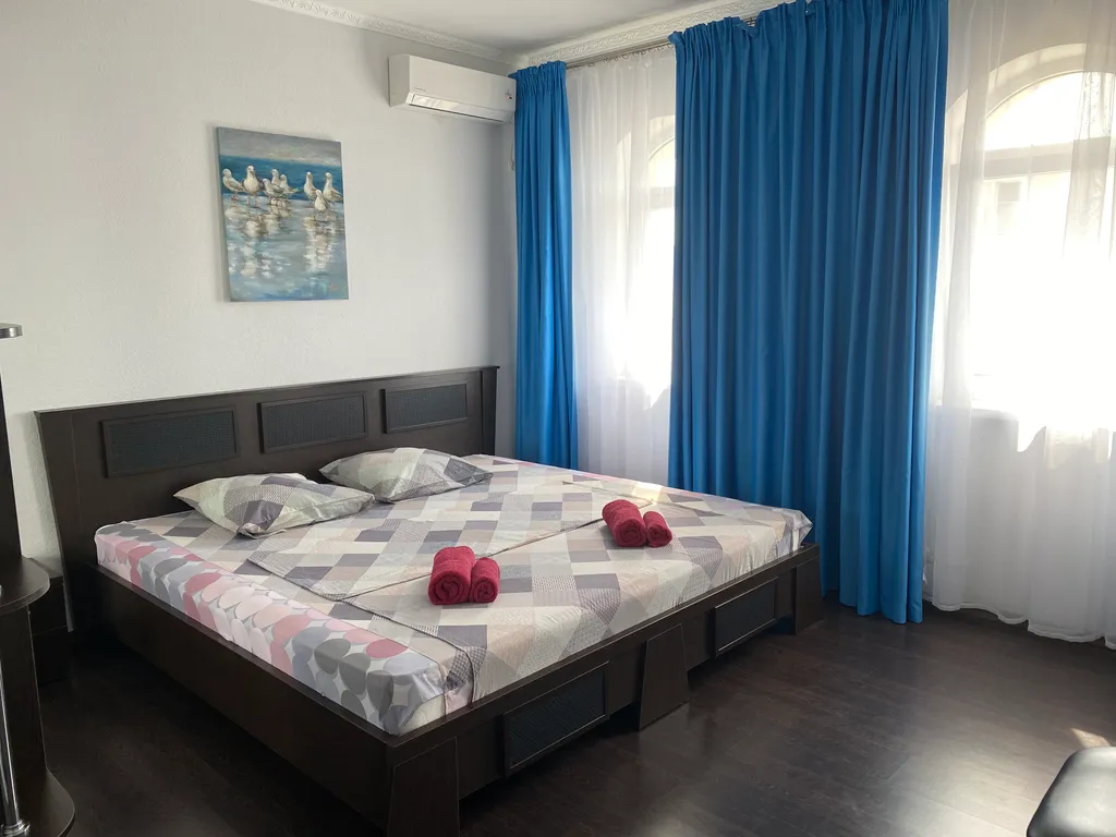 Дом с бассейном для большой компании