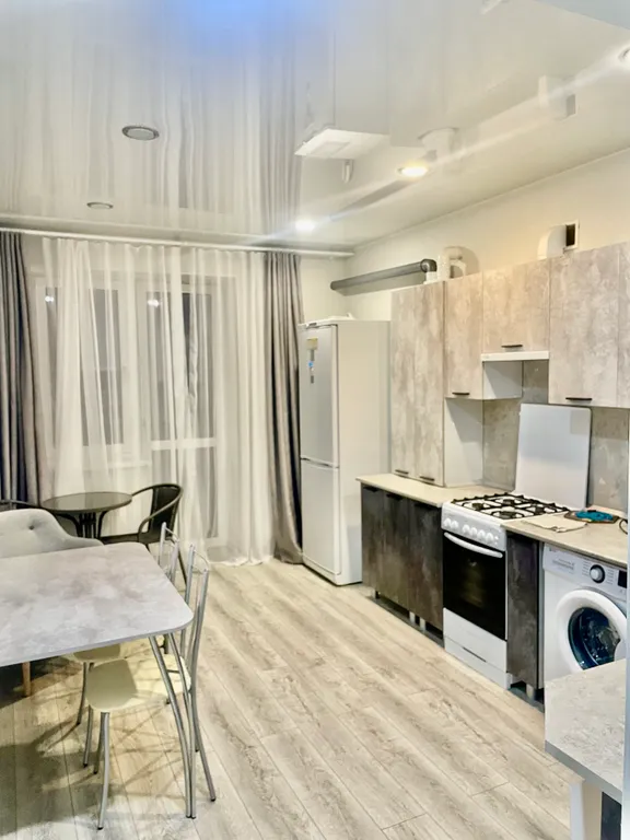 Просторная квартира с видовым балконом близ Питьевой Галереи Санатории