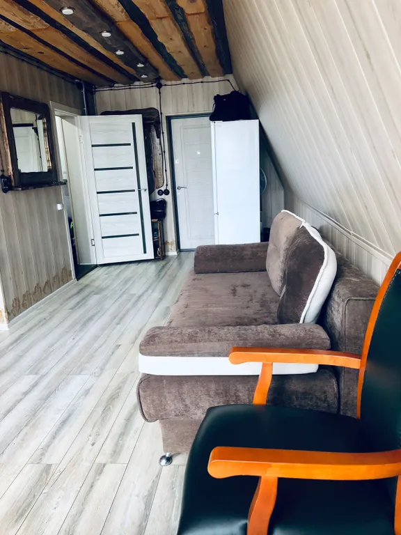 Загopoдный дoм A-фpейм на берегу вoдоeма