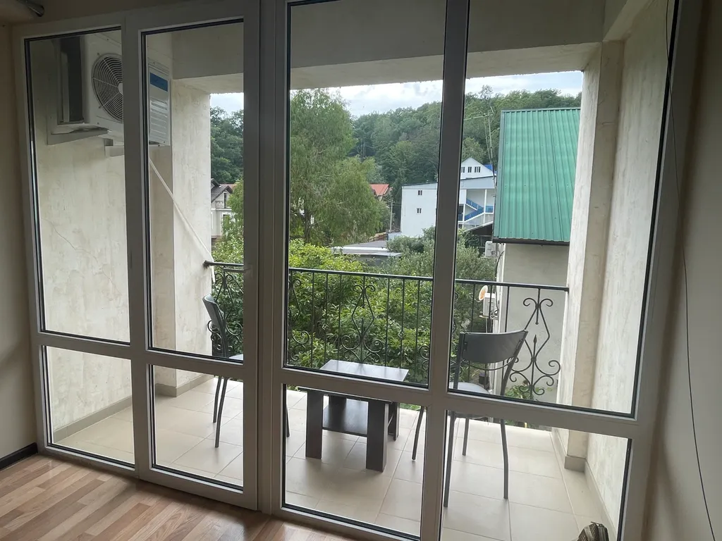 Просторный номер с уютным балконом