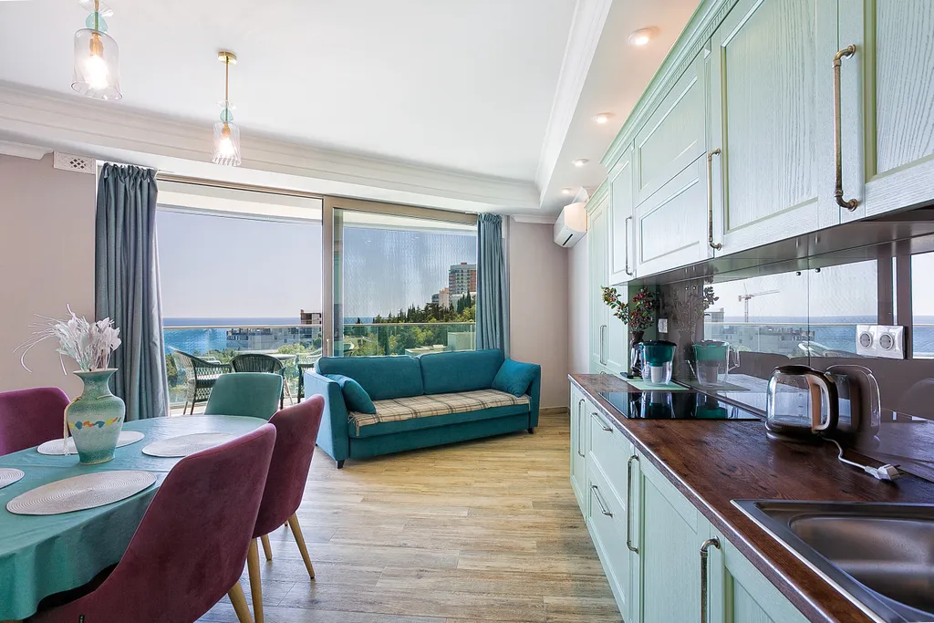 Трёхкомнатный апартамент с видом на море