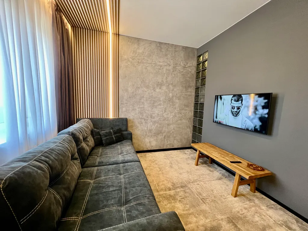 Двухкомнатная студия рядом с площадью Победы и Горным Воздухом