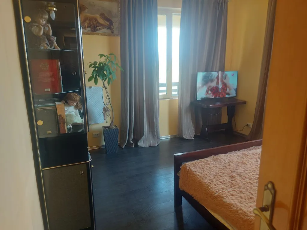 Коттедж с гостиной и столовой