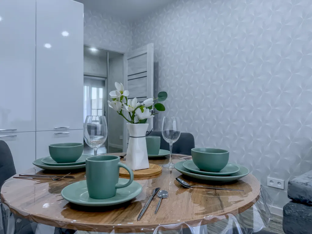 Просторная квартира с кухонной зоной и лоджией