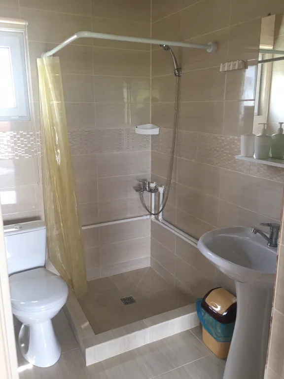 Номер в доме из двух номеров с разными входами