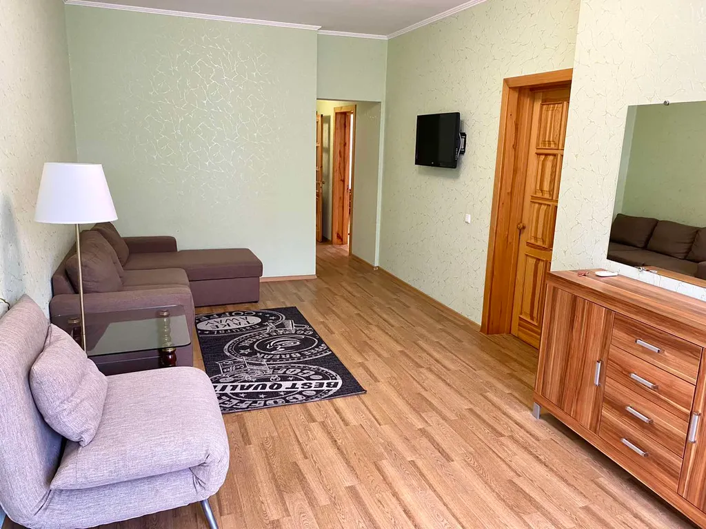 Этаж в доме со своим двором близко к морю