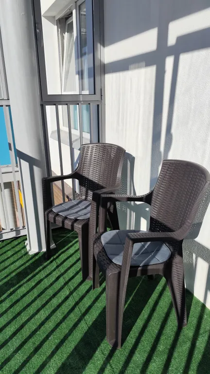 Уютная двухкомнатная квартира в новом жк на берегу озера