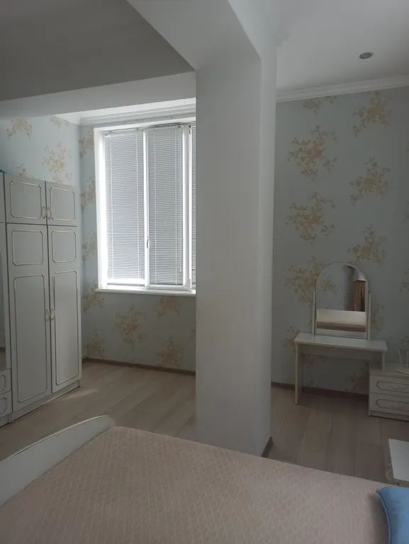 Уютная, трёхкомнатная квартира, с хорошим евроремонтом