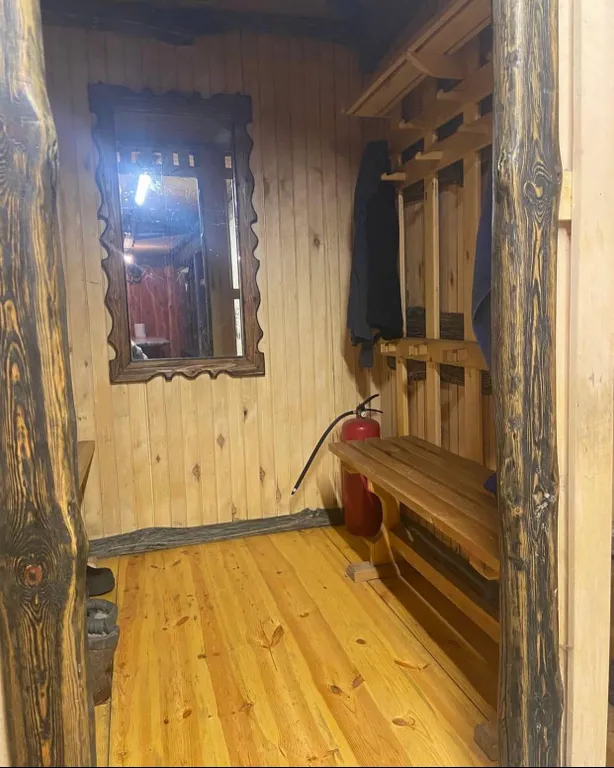 Уютный деревенский домик с русской баней возле берега озера