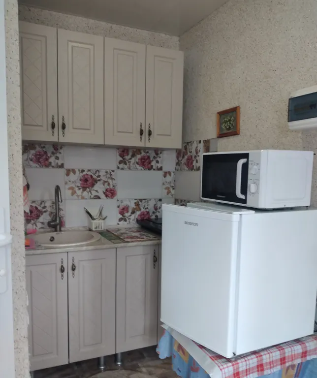 Небольшой домик в саду у моря Диамант