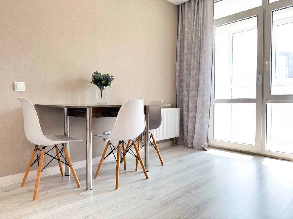 Рядом с ТЦ Круиз