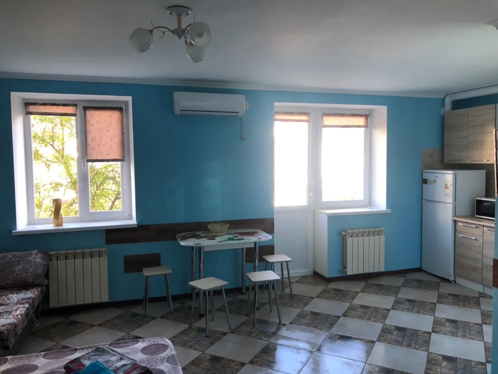 Квартира-студия голубая