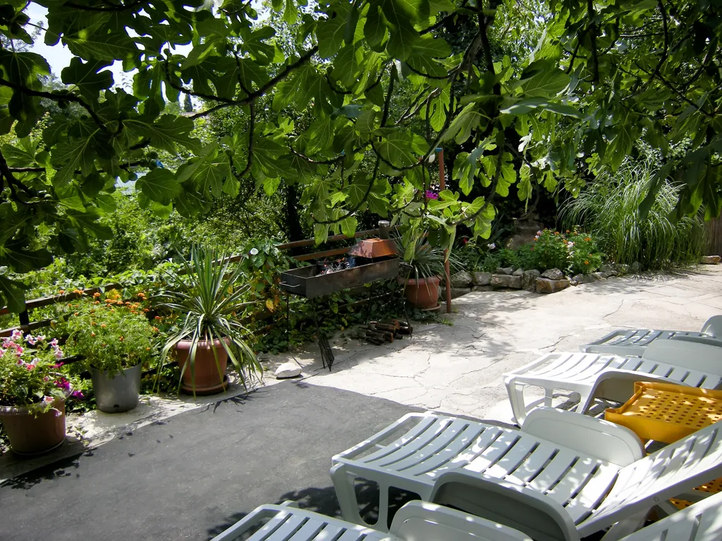 Дом с персональным двором, садом и зоной отдыха