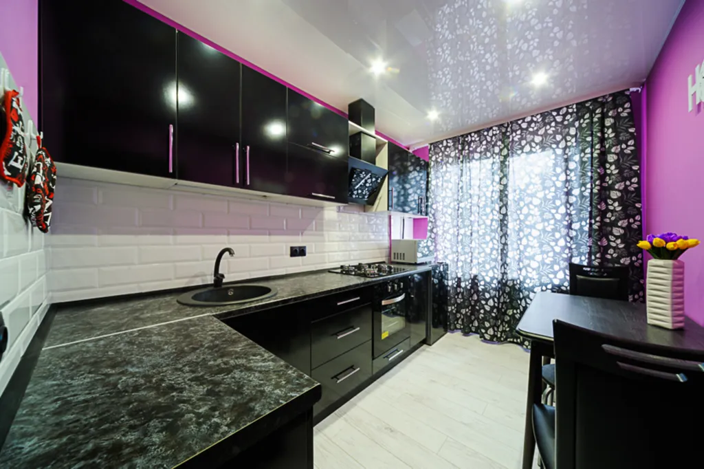 Апартамент с балконом около центра столицы