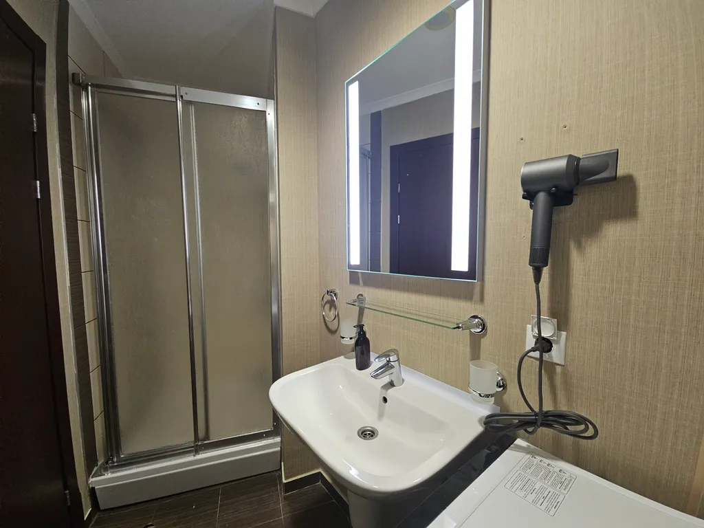 Апартаменты комфорт+ с 2 спальнями, балконом и с видом на горы и ярмарку