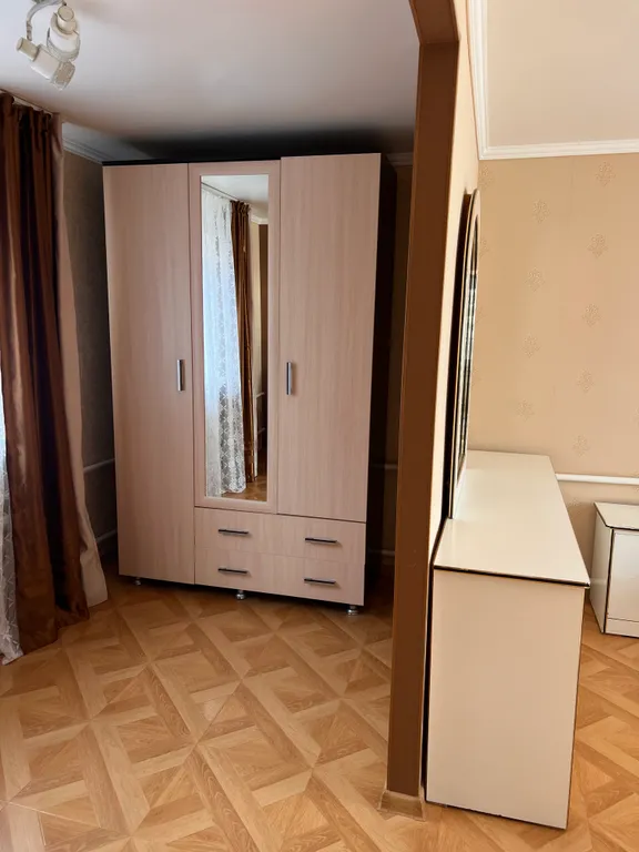 Дом со своим двором и парковкой