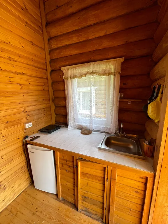 Двухкомнатный домик в 7 мин. от моря в тени деревьев с парковкой (№4)