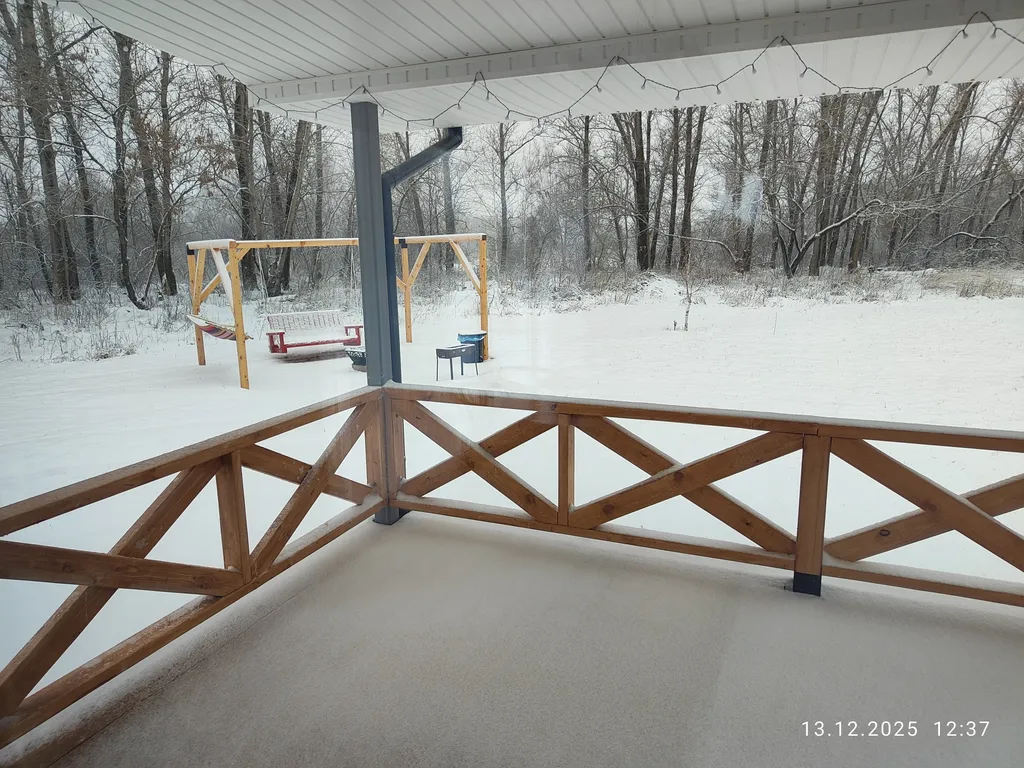 Уютный домик на берегу озера