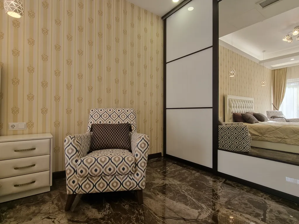 Aпаpтaмeнт c баcсейном и теpрaсой нa набеpeжной