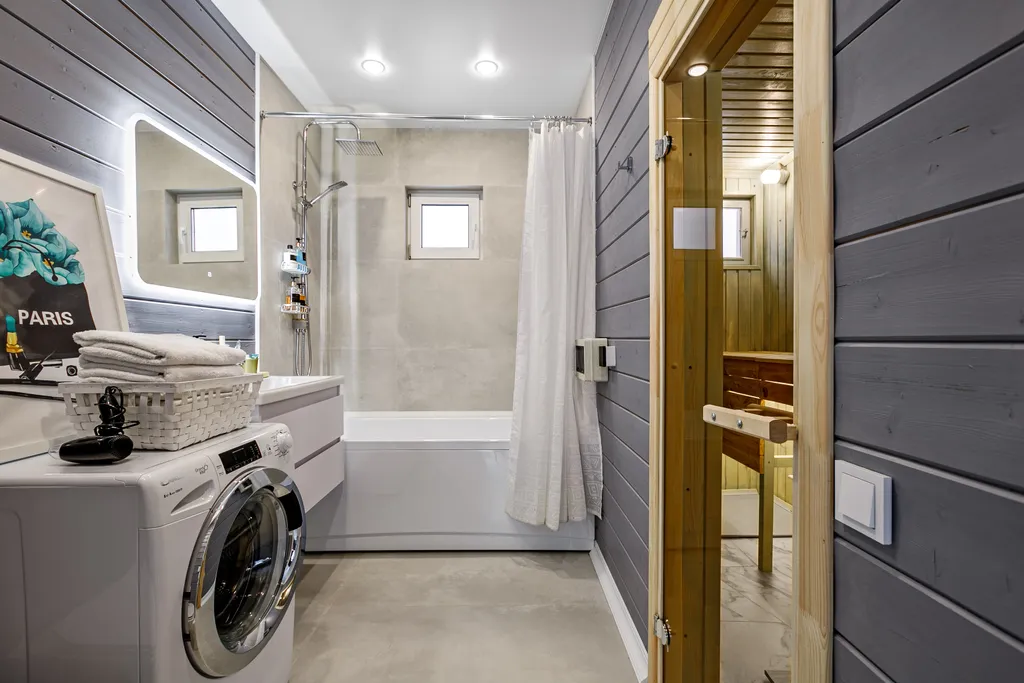 Grey House с дикими зайцами