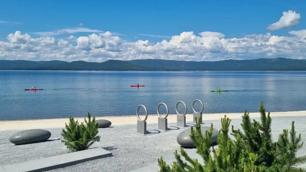 Новый двухэтажный коттедж недалеко от городского пляжа