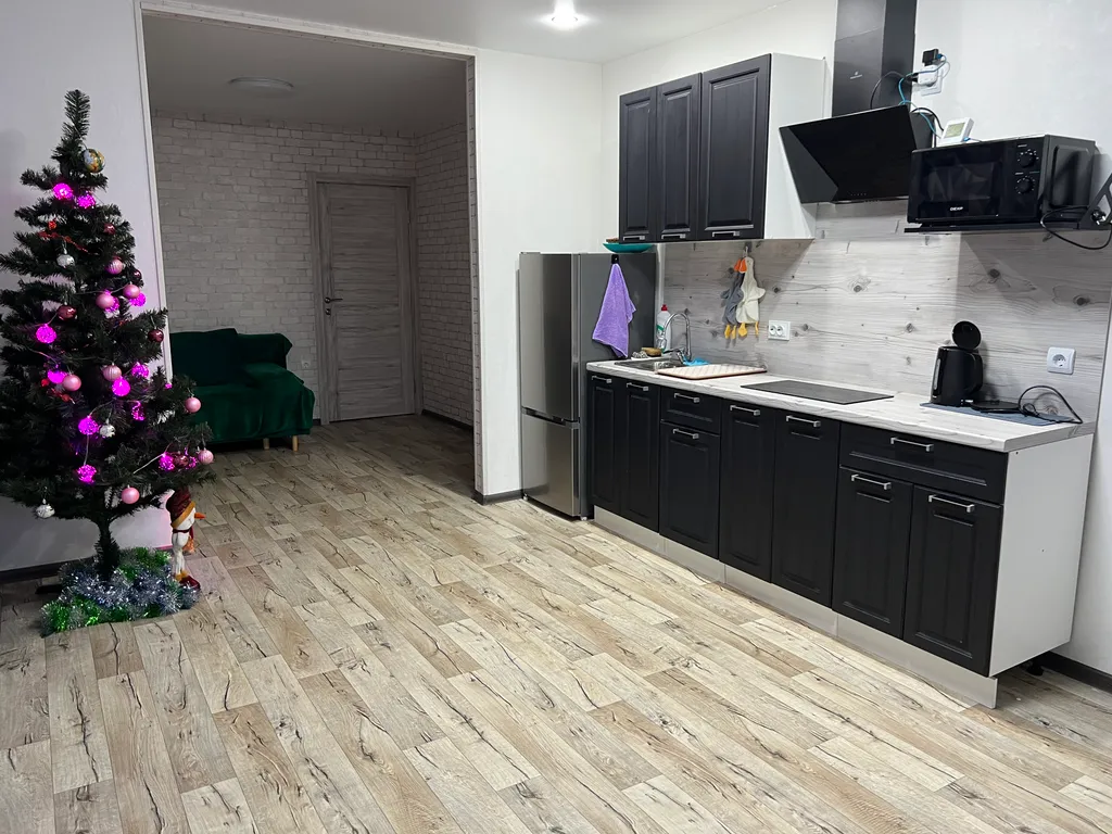 Уютный домик на берегу реки