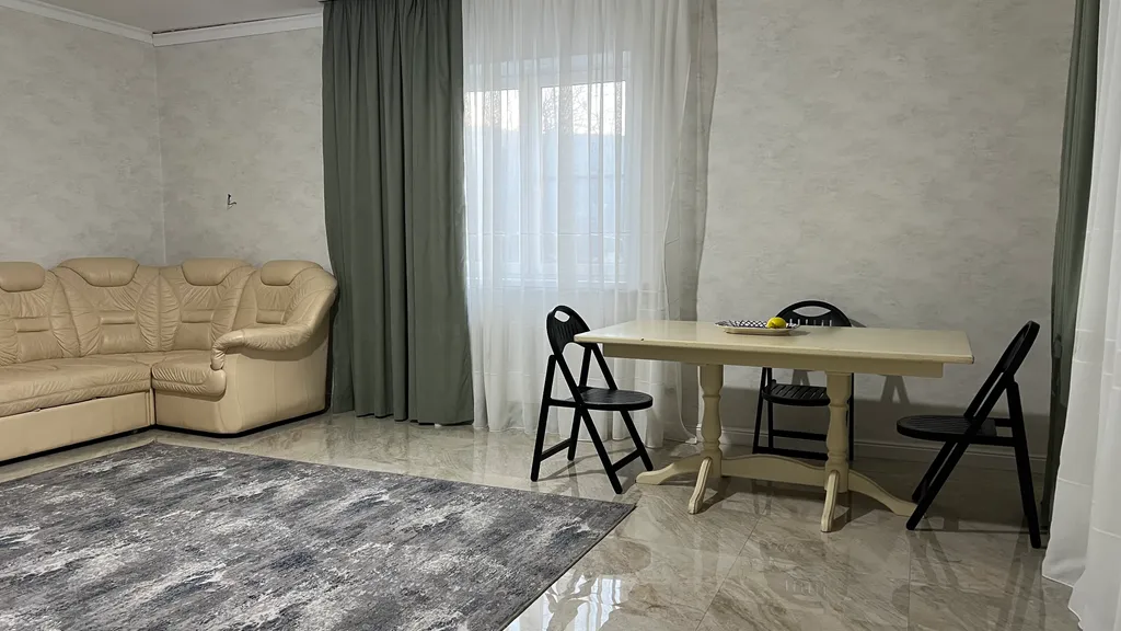 Частный дом за городом с видом на трассу и гору