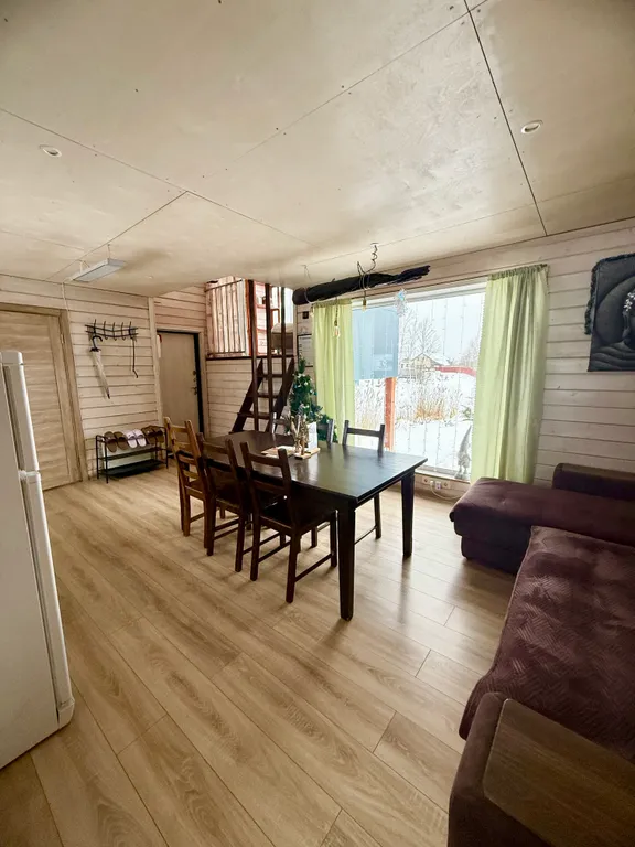 Дом с панорамными окнами на берегу озера на 6 чел с баней на територии