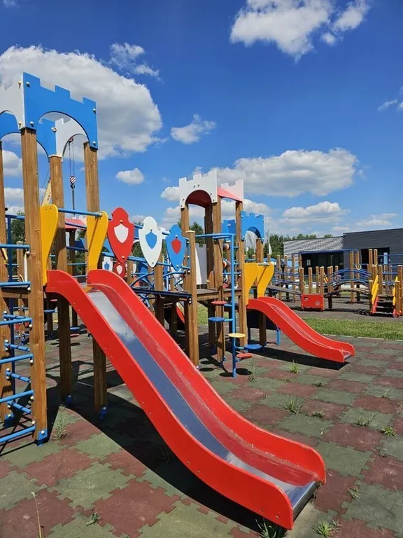 Дизайнерский панорамный дом с сауной в хвойном лесу