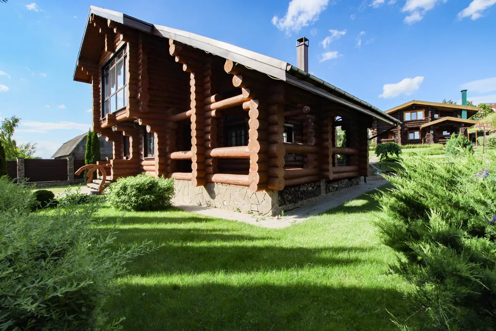 Шале с бассейном и видом на озеро