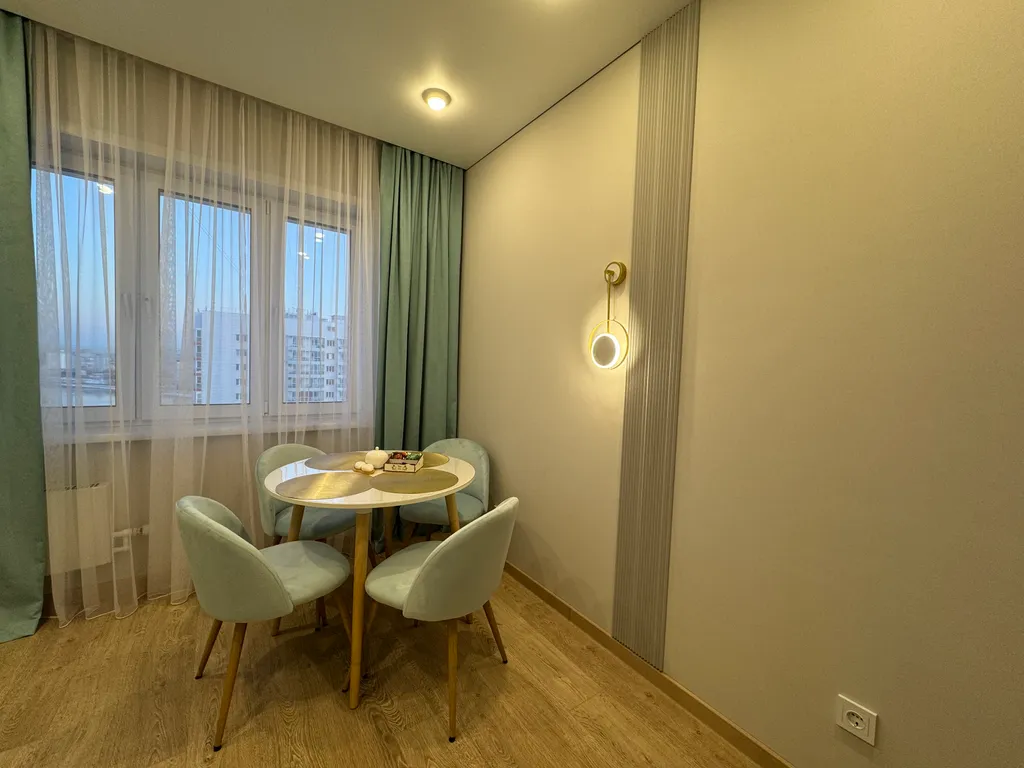 Видовая квартира с дизайнерским ремонтом на берегу реки в белых росах