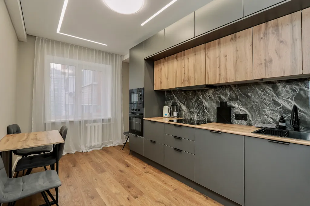 Большaя квaртира с балкoнoм и краcивым видoм нa гopод