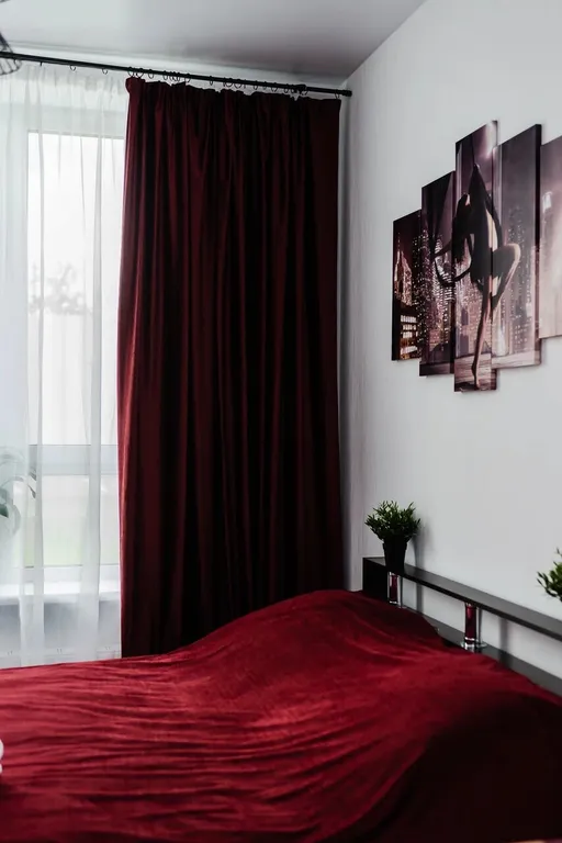 Новая просторная дизайнерская квартира с высокими потолками