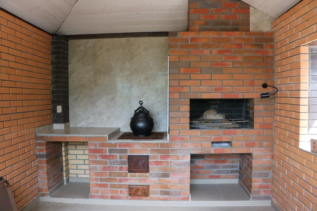 Дом с бассейном